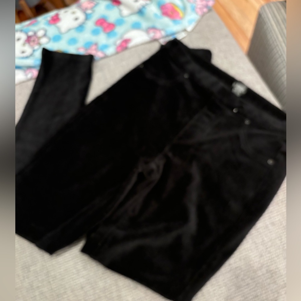 Corduroy black pull on pants very stretchy. Sz small